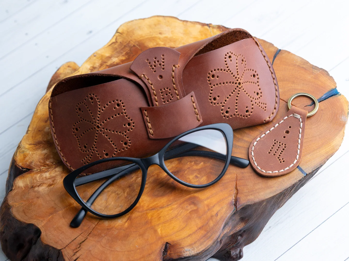 ערכת יצירה בעור, נרתיק למשקפי שמש-  BEAVERCRAFT DIY LEATHER CASE