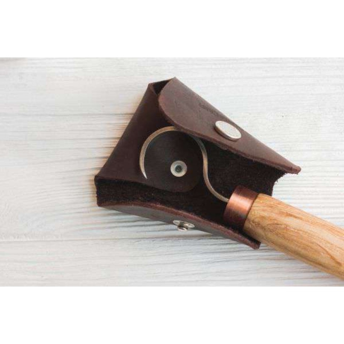 נדן עור לסכין מעוקלת סוג  BEAVERCRAFT SH2
