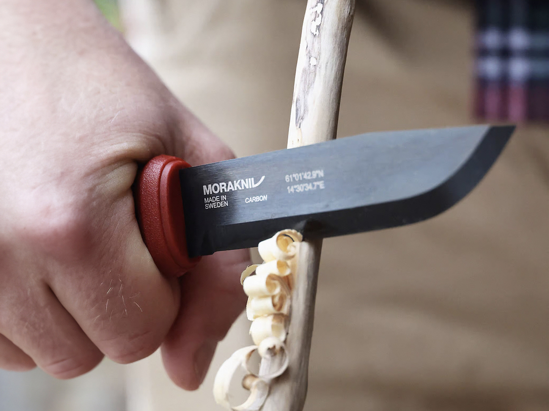 סכין גארברג מושחרת אדום דאלה מורה-קניב- MORAKNIV GARBERG BLACKBLADE DALA RED