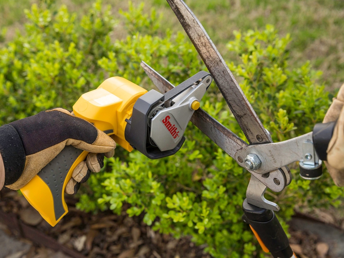 משחזת סכינים נטענת SMITH'S Cordless Knife and Tool Sharpener