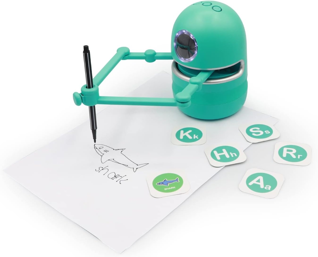 קווינסי הרובוט היצירתי דובר אנגלית