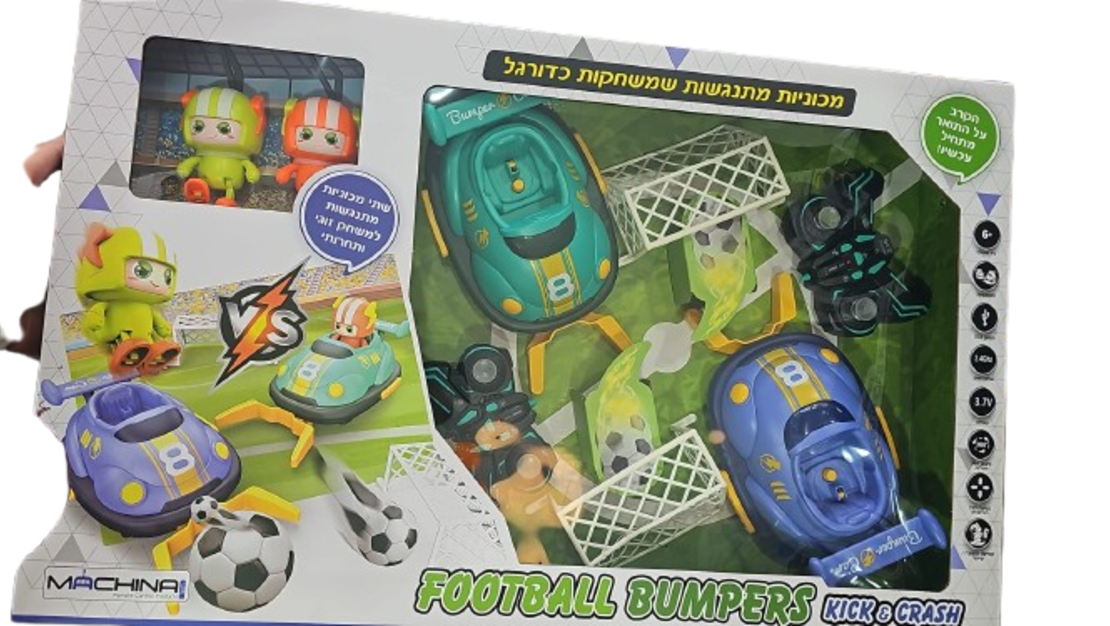 מכונית מתנגשות עם שלט רחוק של כדורגל