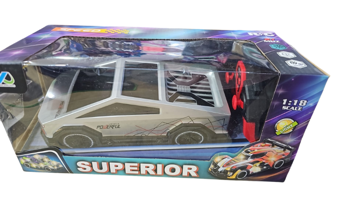 מכונית צעצוע על-שלט  בעיצוב טסלה סייברטראק (Tesla Cybertruck)