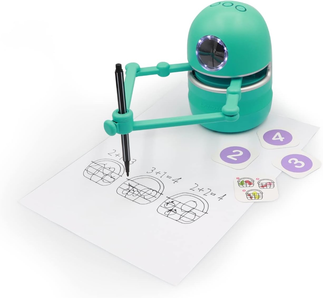 קווינסי הרובוט היצירתי דובר אנגלית