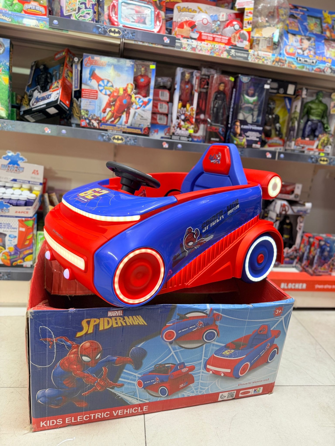 מכונית ממונעת לילדים בעיצוב ספידר מן - 6V