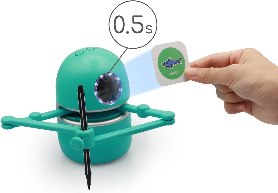 קווינסי הרובוט היצירתי דובר אנגלית