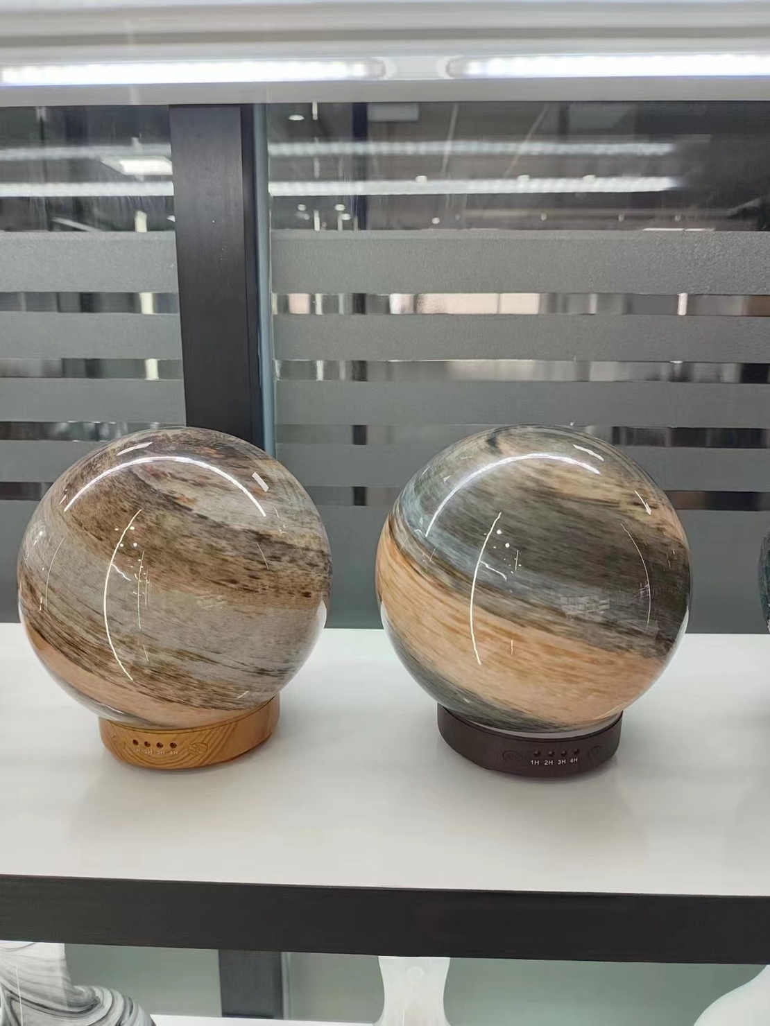 موزع الروائح الكهربائي  على شكل هلال أو كرة