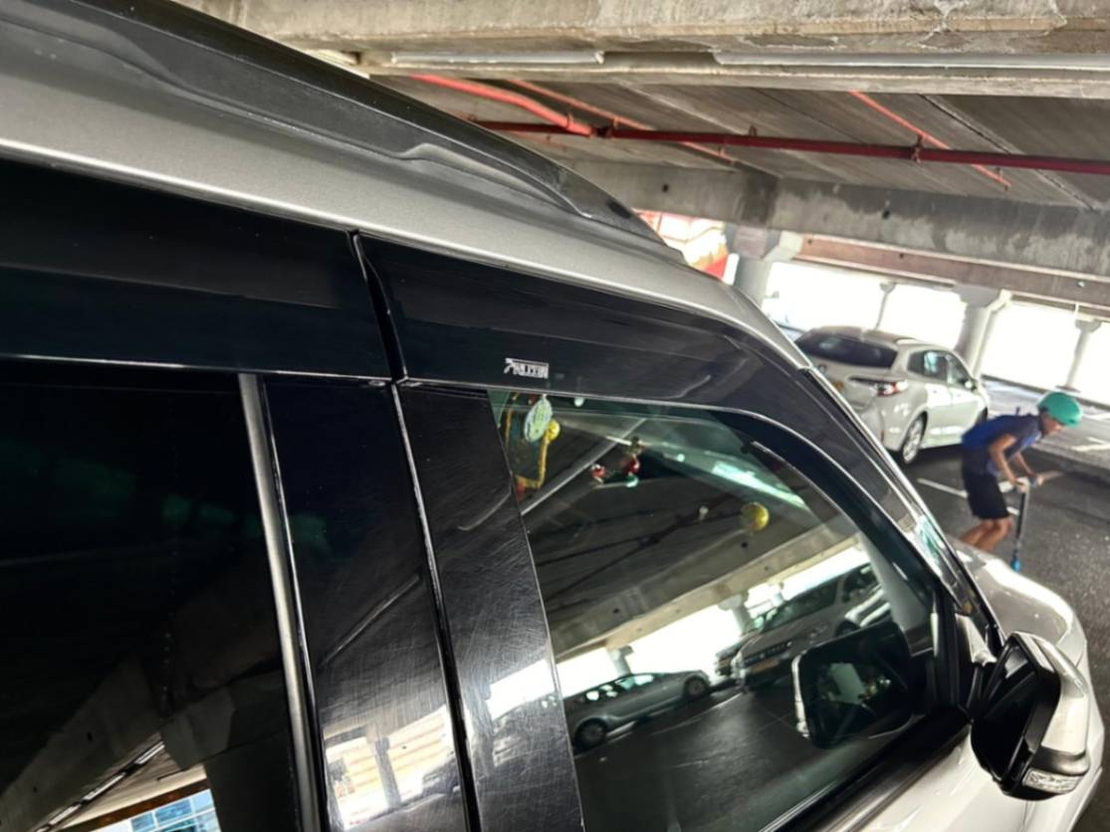 מגני רוח בהדבקה מבית Falcon עבור פורד אקספלורר 2011-2018