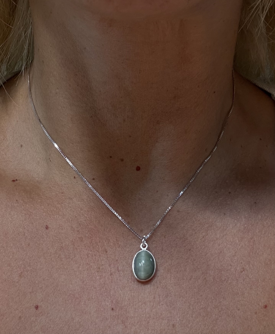 תליון כסף עם אבן עין החתול (קריסובריל)