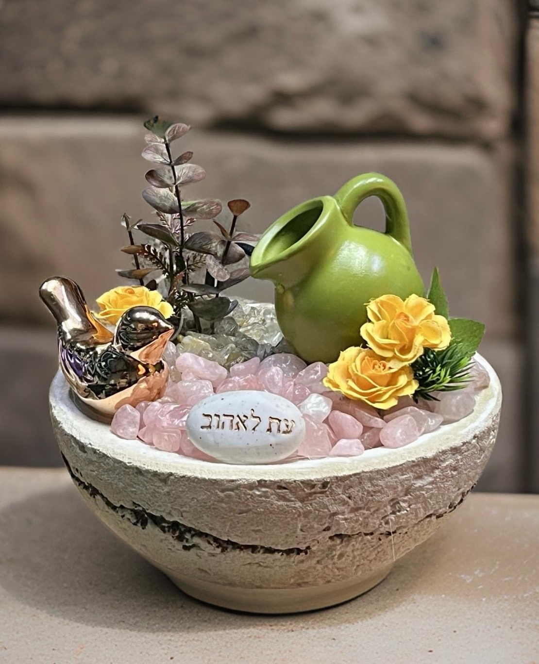מזרקת מיני קריסטל משולבת אבני רוז קוורץ ורוטילייטד