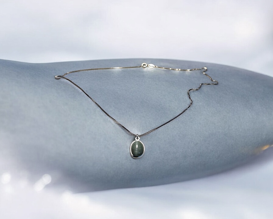 תליון כסף עם אבן עין החתול (קריסובריל)