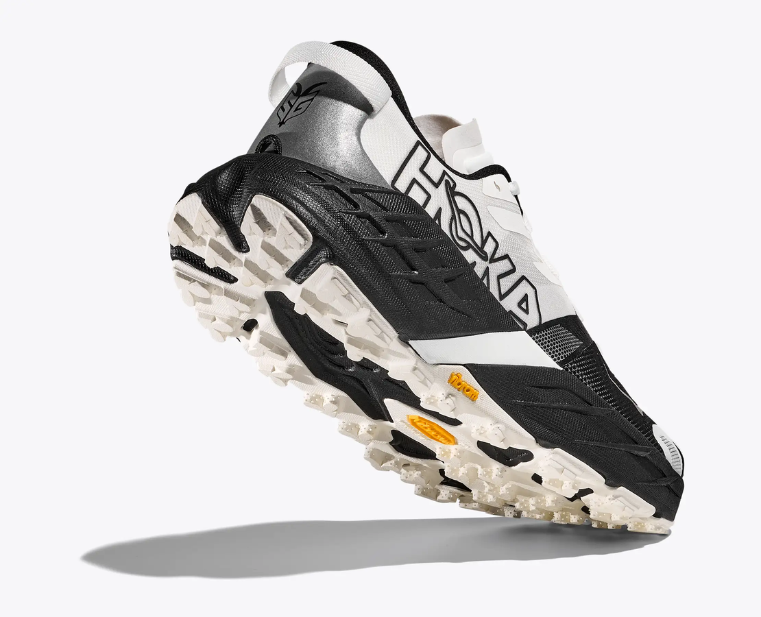 HOKA SPEEDGOAT 7 2E הוקה גברים שחור לבן