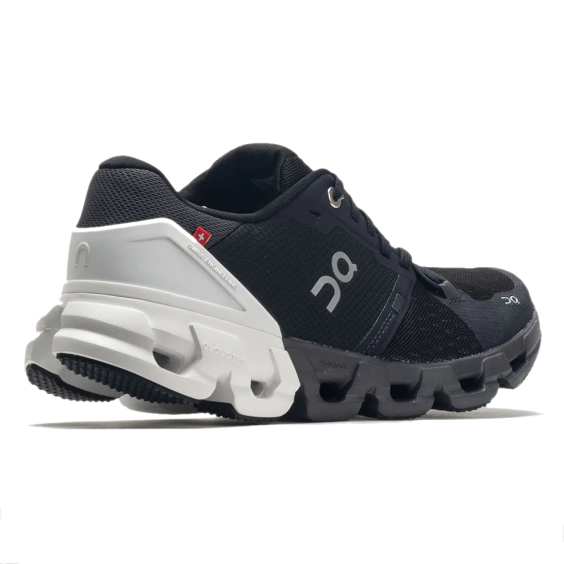 ON CLOUDFLYER 4 WIDE און קלאוד שחור לבן