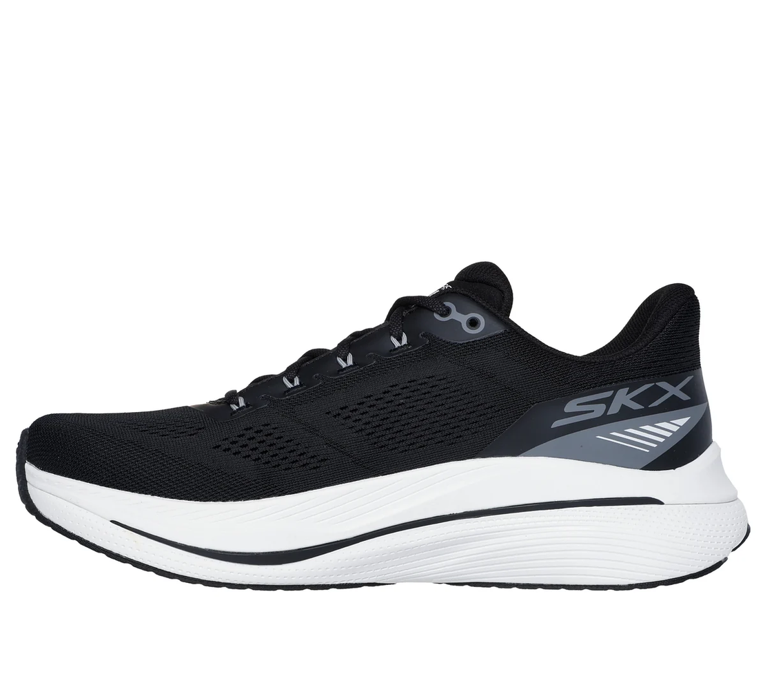 SKECHERS GOrun Max Cushioning - Propulsion סקצ'רס גברים שחור לבן