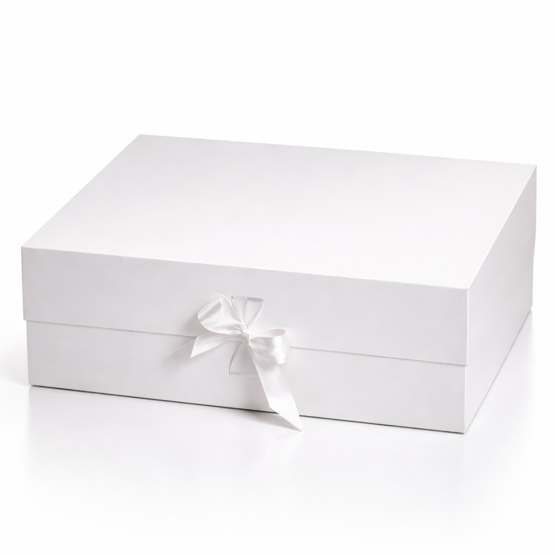 קופסא מלבנית למארז עם סגירת מגנטים וקשירת פפיון צבע לבן