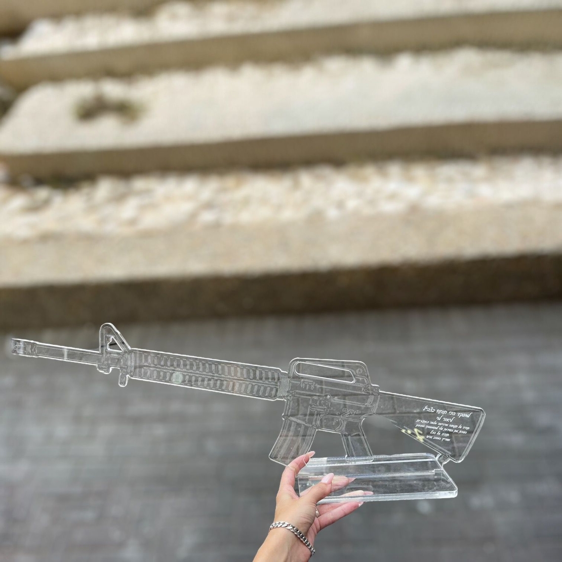 רובה M16 מאקריל עם הקדשה