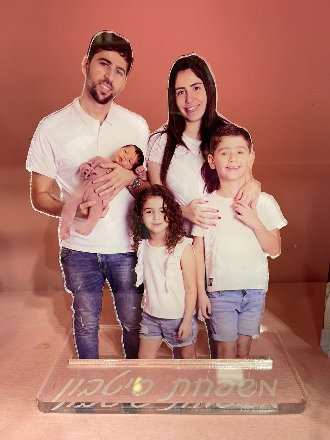 מעמד דמויות בחיתוך צורני