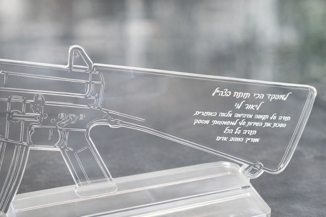 רובה M16 מאקריל עם הקדשה