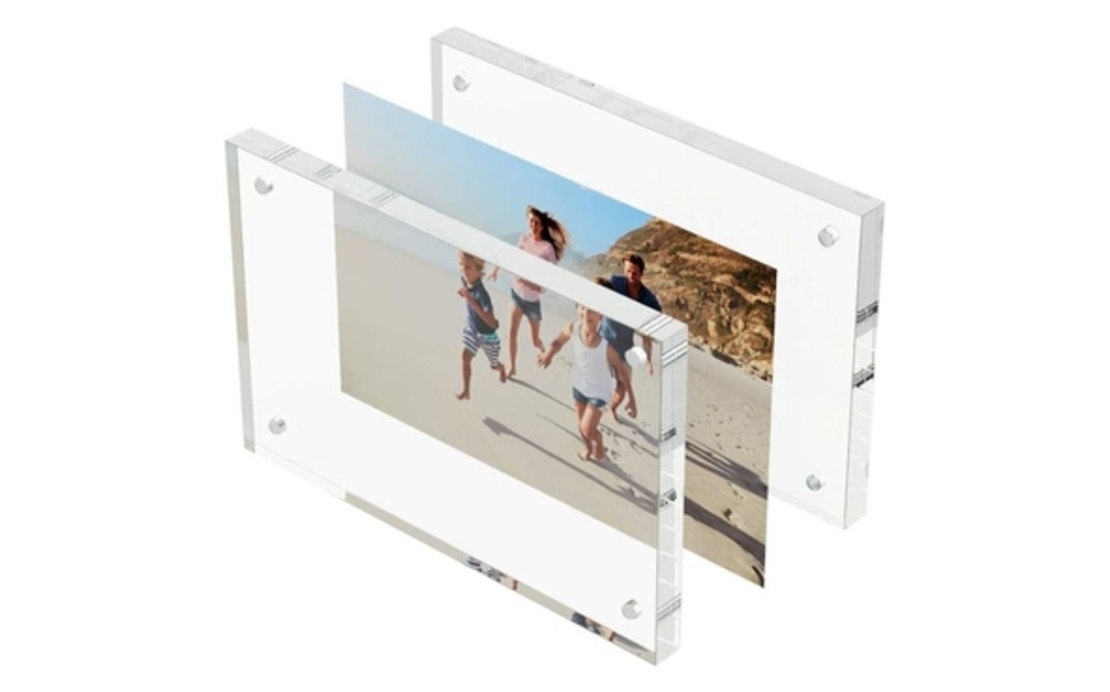 מעמד אקרילי עם תמונה בגודל 15X20 ס