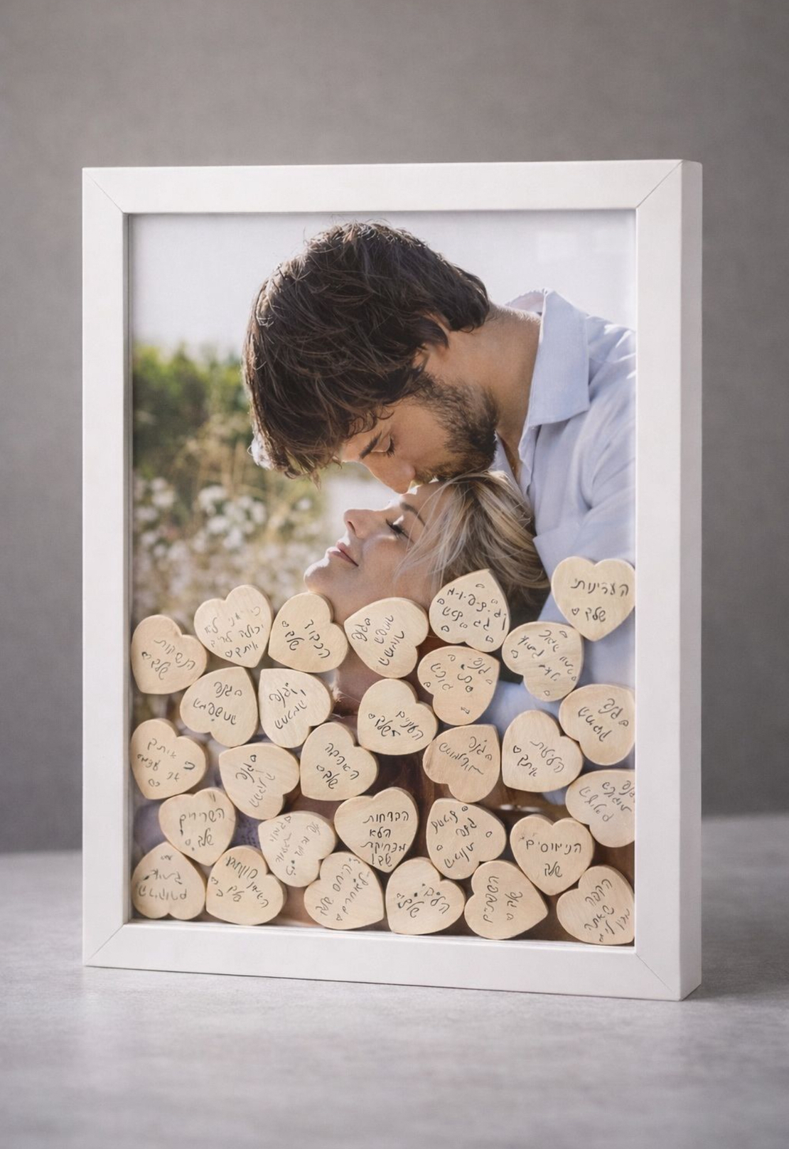 מסגרת לתמונה גודל 30X40 עם לבבות מעץ