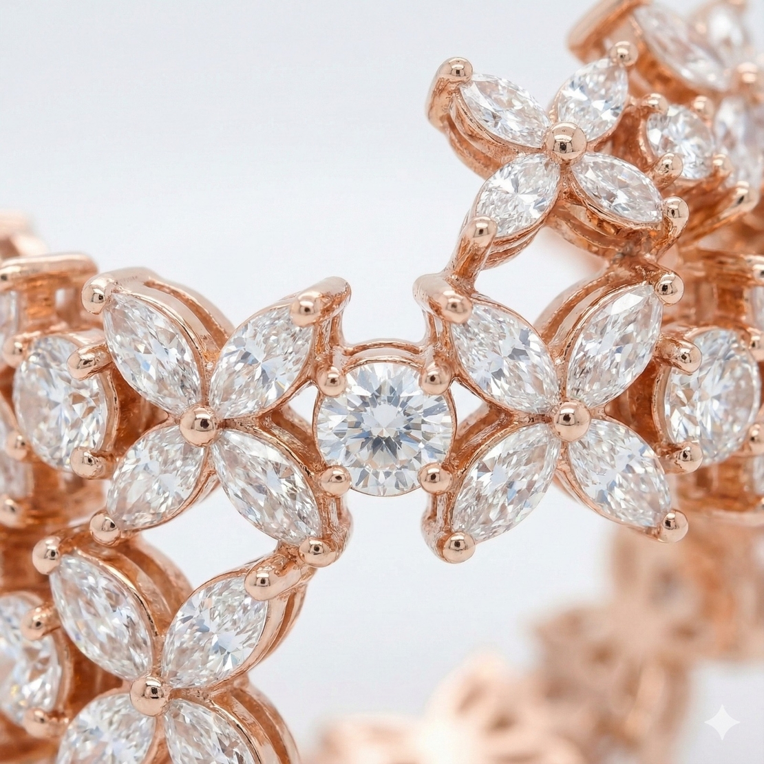 טבעת פרח משובצת - רוז גולד