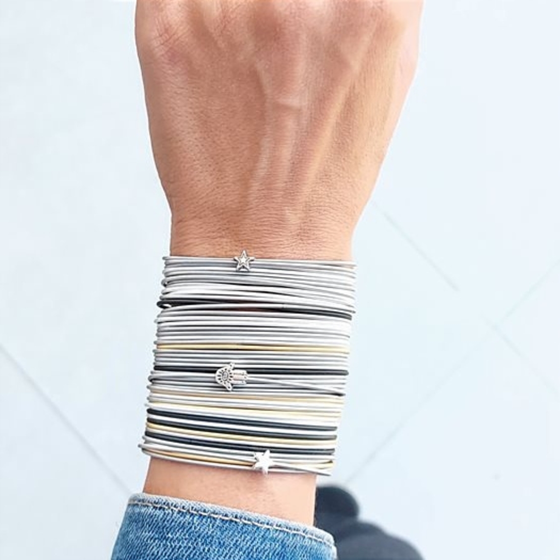 סט מעורב 40 צמידים בשילוב תליונים