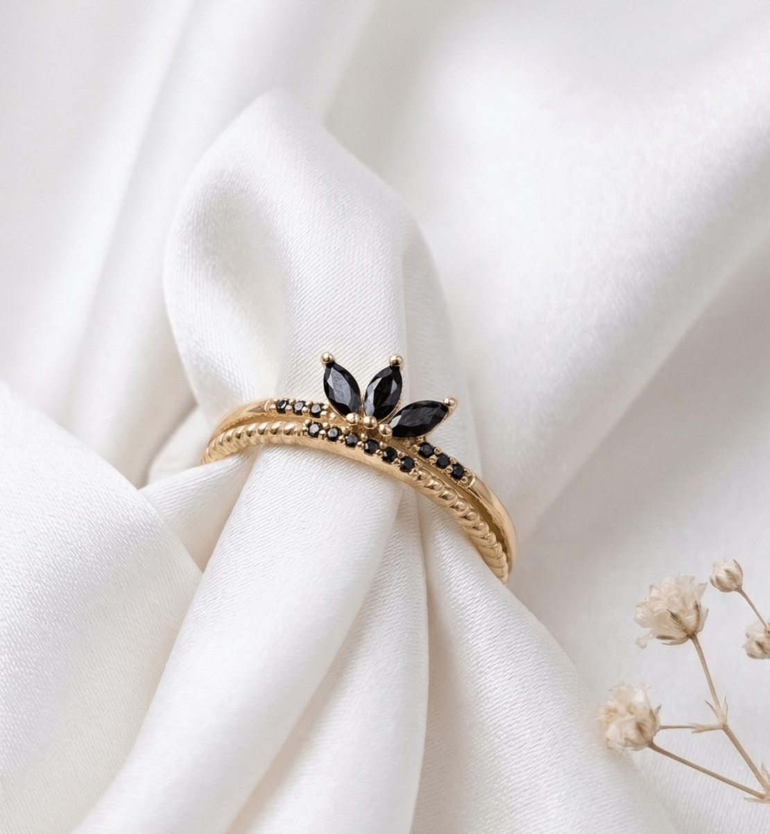 טבעת כתר ופס זירקונים שחורים/לבנים