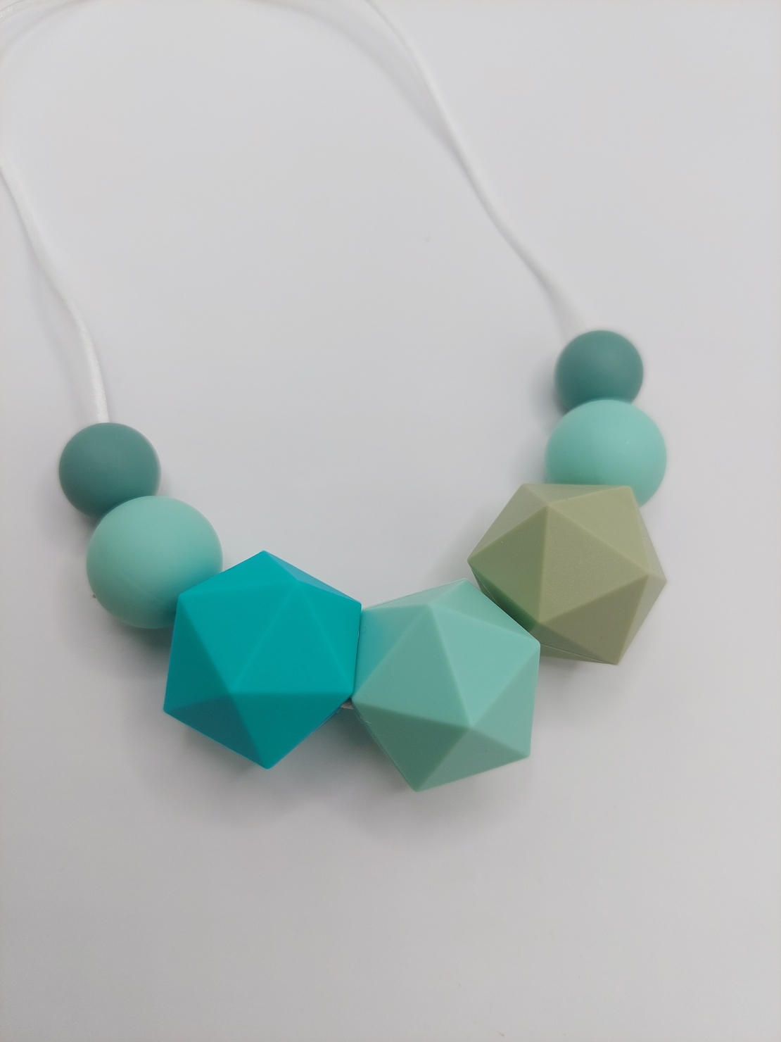 שרשרת הנקה שקד