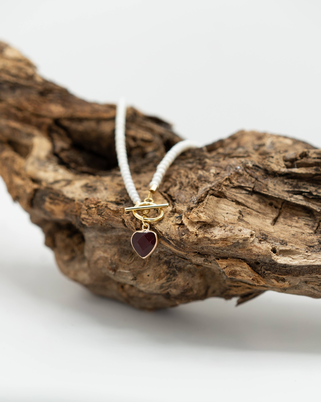 שרשרת אהובה- מפנינים תליון לב מאבן גרנאט אדומה