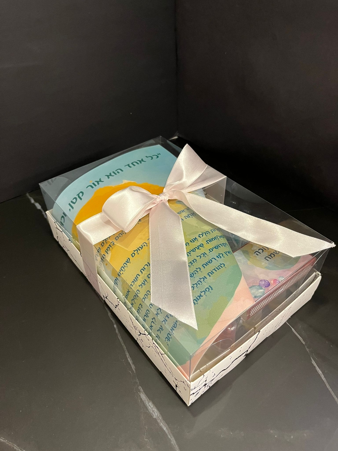 מארז חגיגי לחנוכה- פלייסמנט, כוסיות שמן צבעוניות וגפרורים