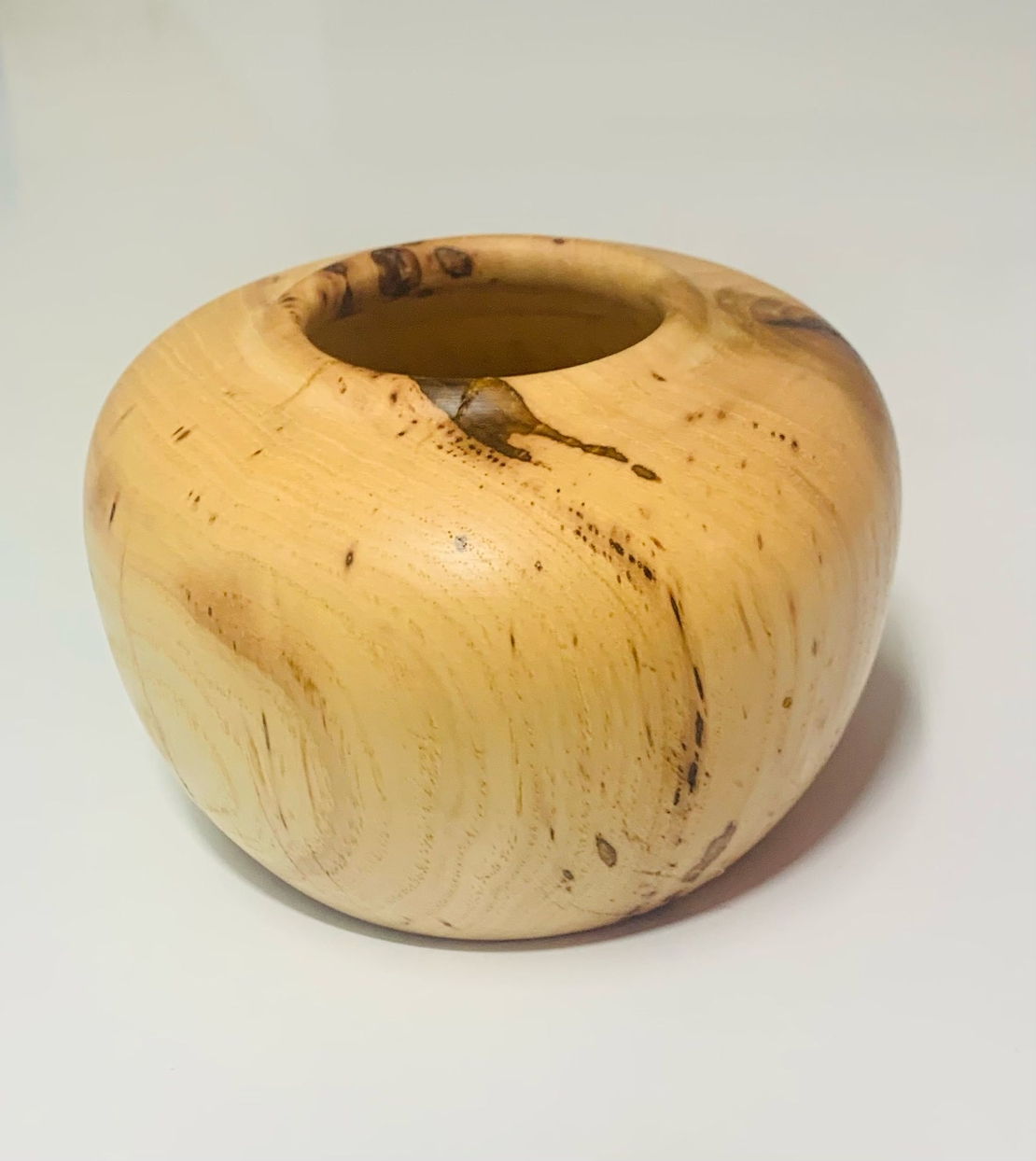 אגרטל עץ רחב חרוט מעץ פקאן בעבודת יד