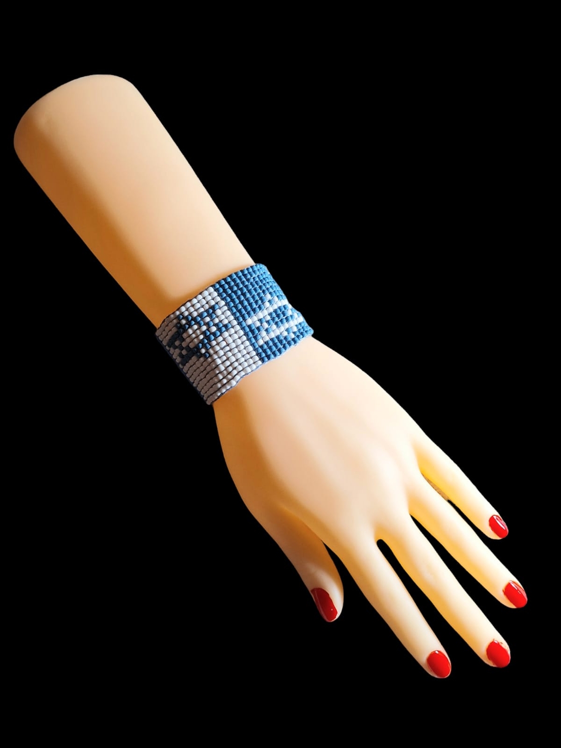 צמיד חרוזיונציה בשיטת אריגה בנול -מגן דוד