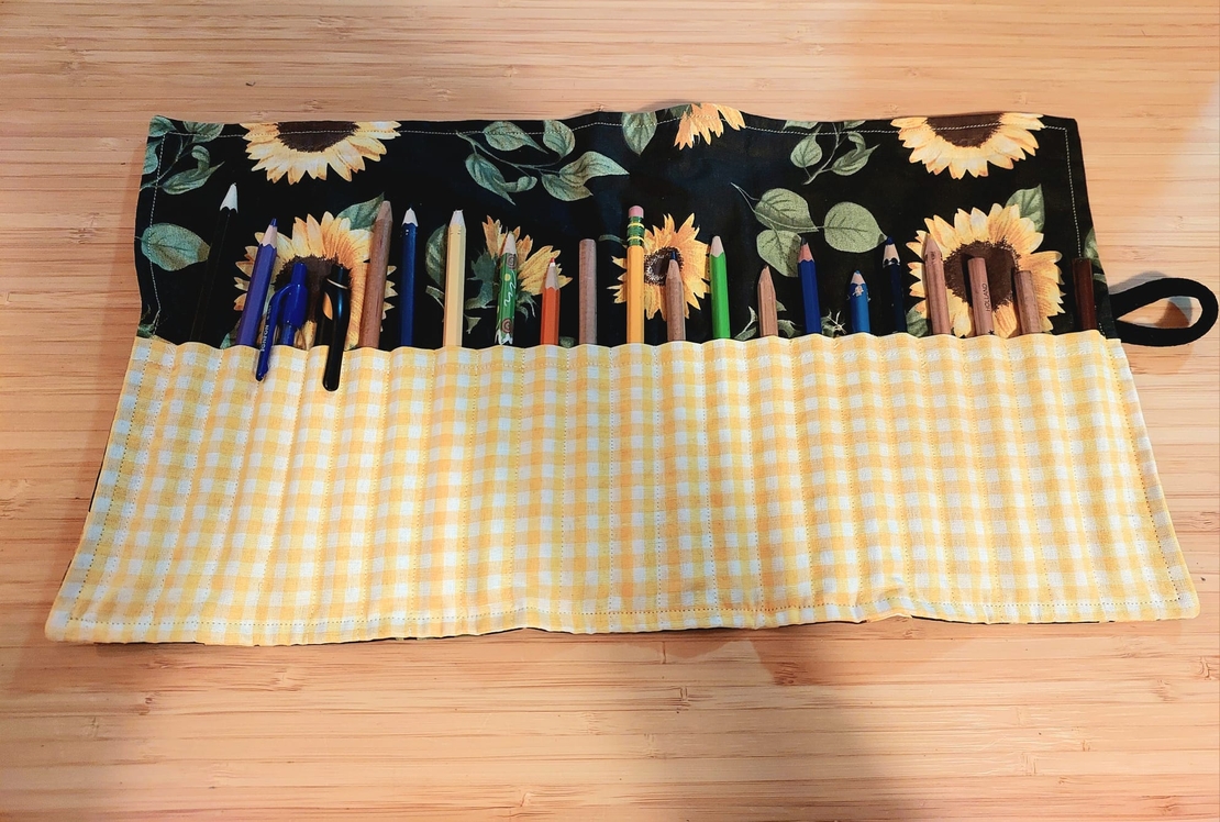 ערכת צביעה- קלמר רול ,עפרונות וחוברת צביעה