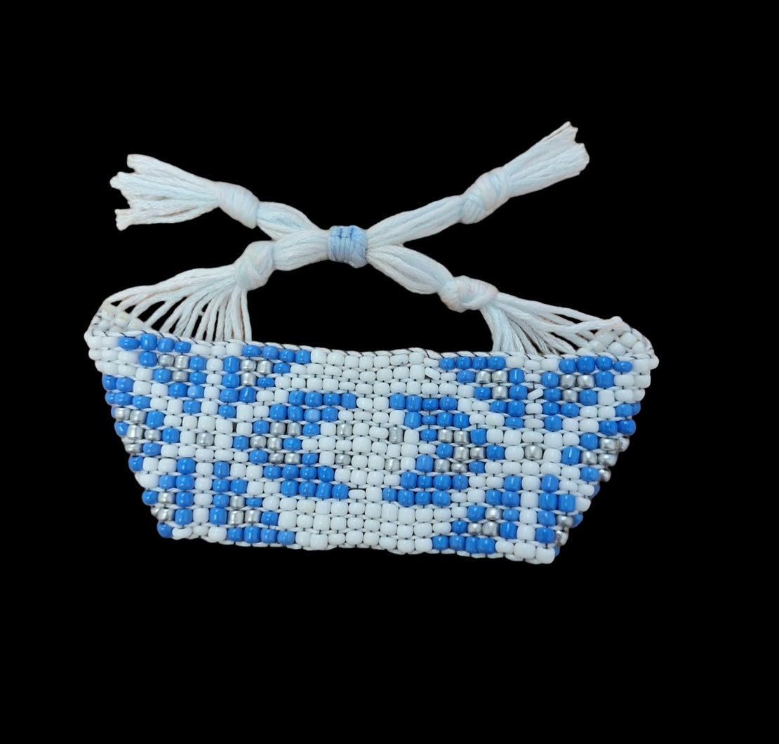 צמיד חרוזי ונציה בשיטת אריגה בנול- גווני תכלת- לבן- כסף