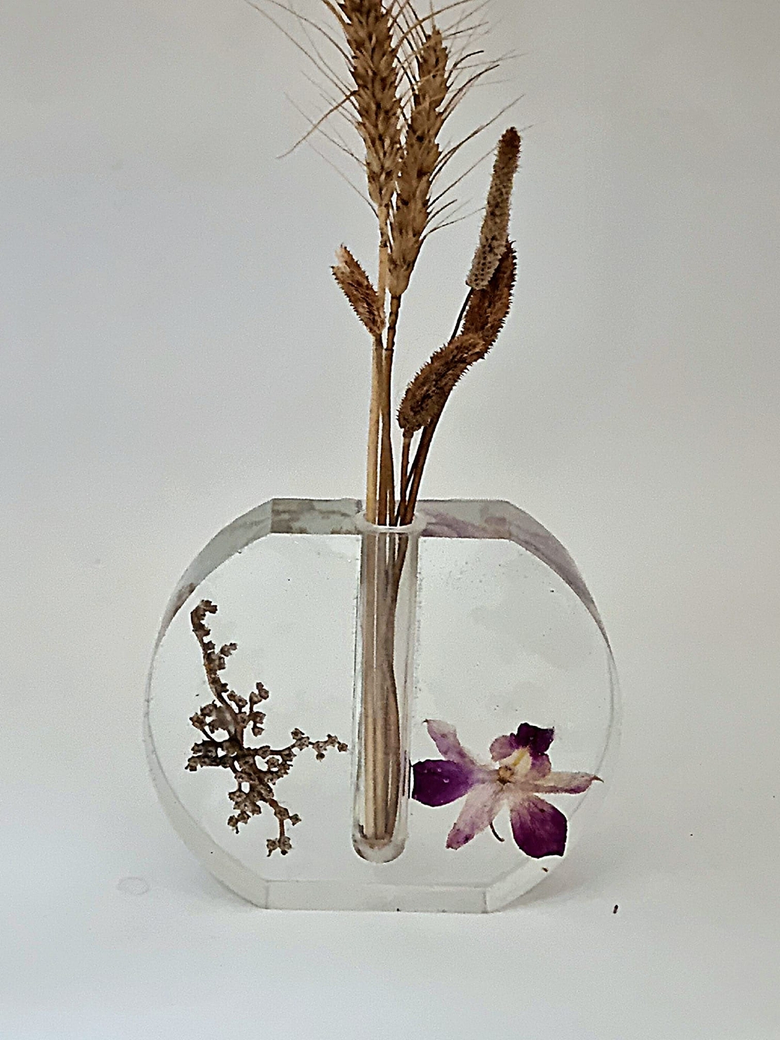 אגרטל מאפוקסי עם מבחנה משולב עם פרחים מיובשים