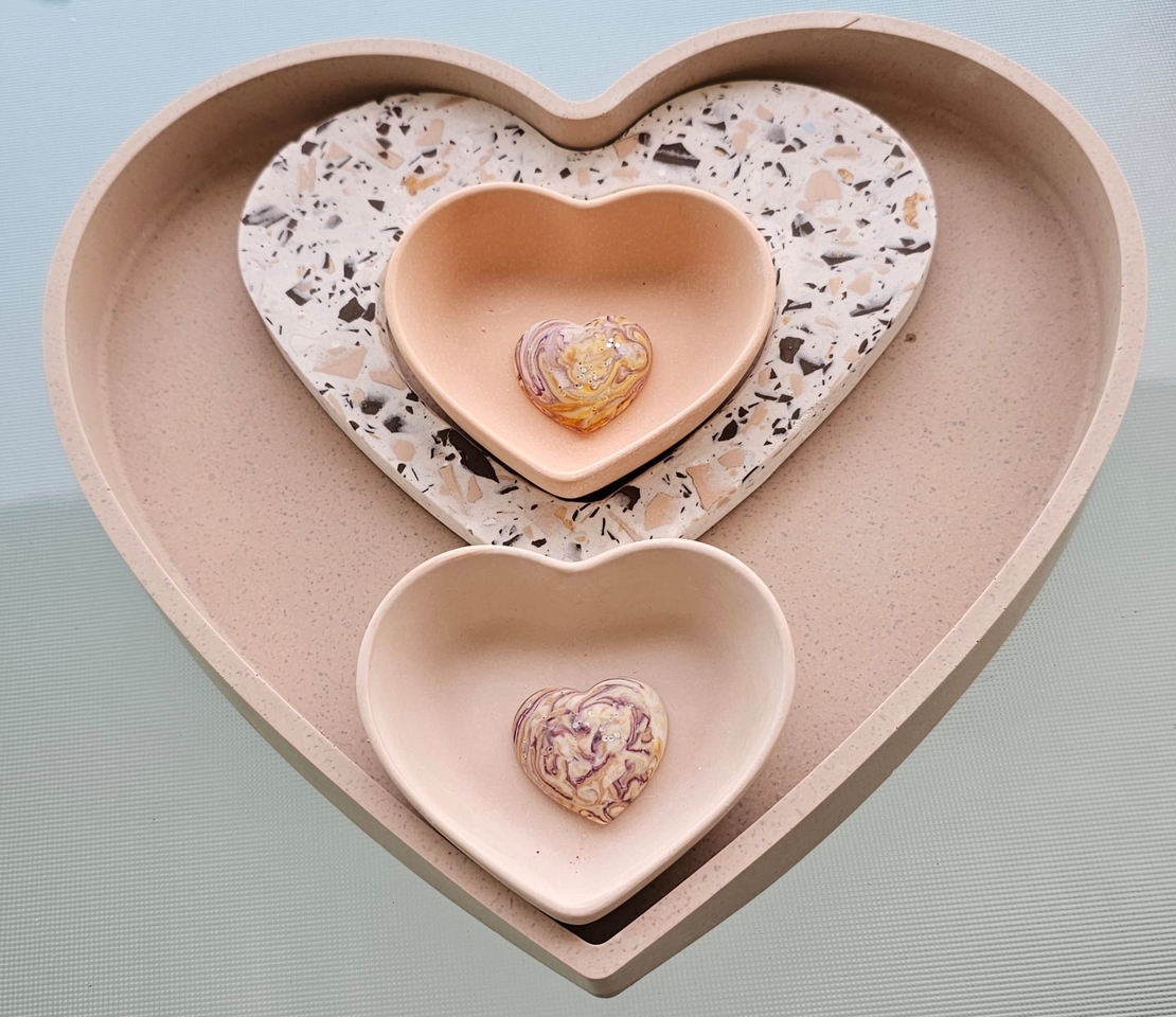 סט 4 לבבות ו 2 לבבונים מהמם בצבעי ורוד פסטל מגבס אקרילי איכותי