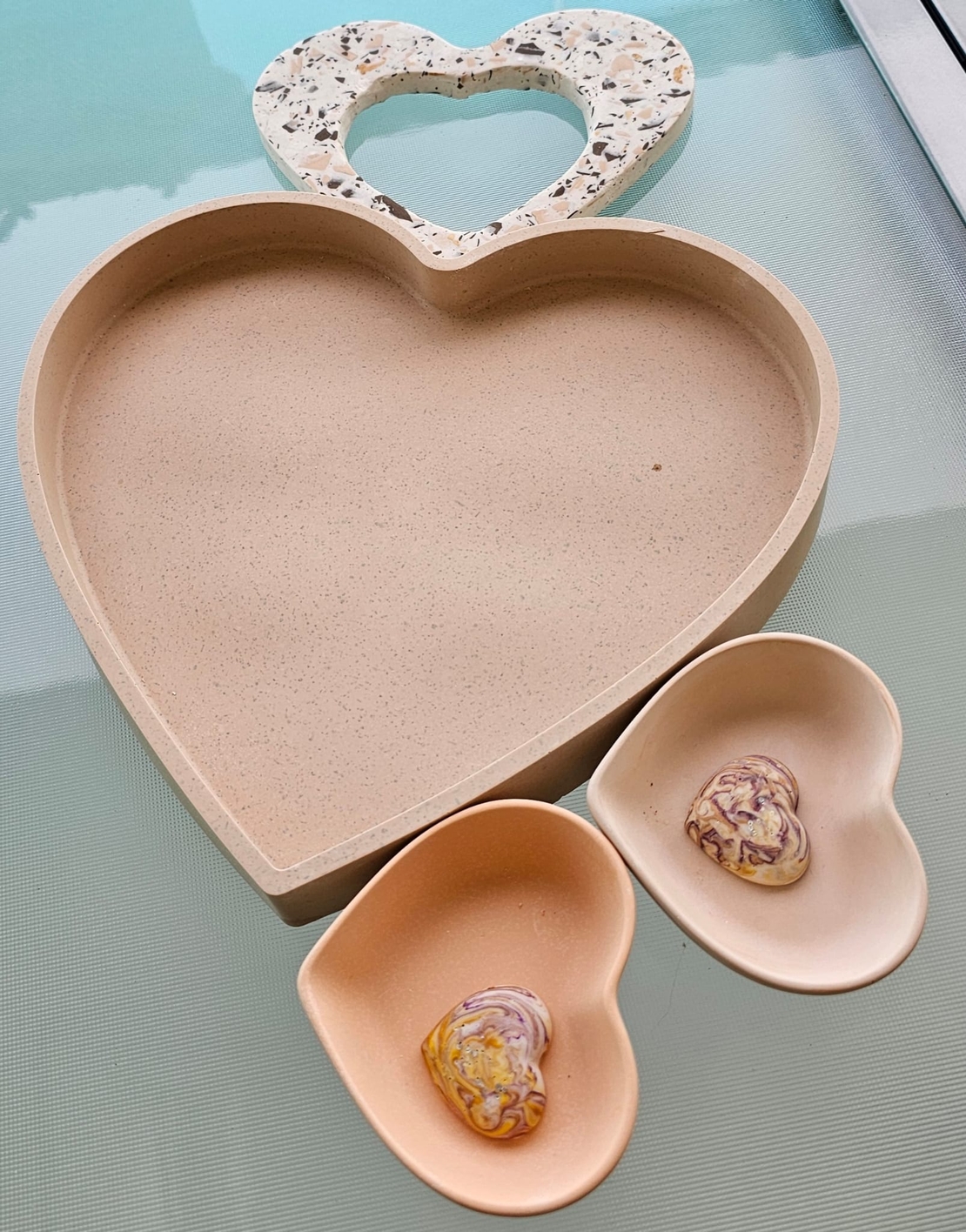 סט 4 לבבות ו 2 לבבונים מהמם בצבעי ורוד פסטל מגבס אקרילי איכותי