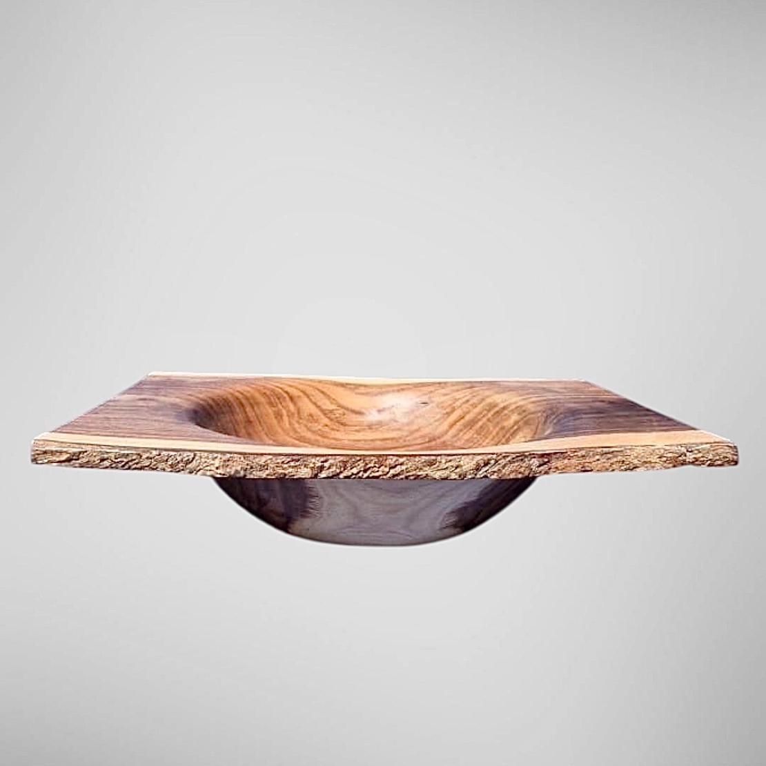 קערה מאורכת עם שפה טבעית מעץ סיסם בעבודת יד