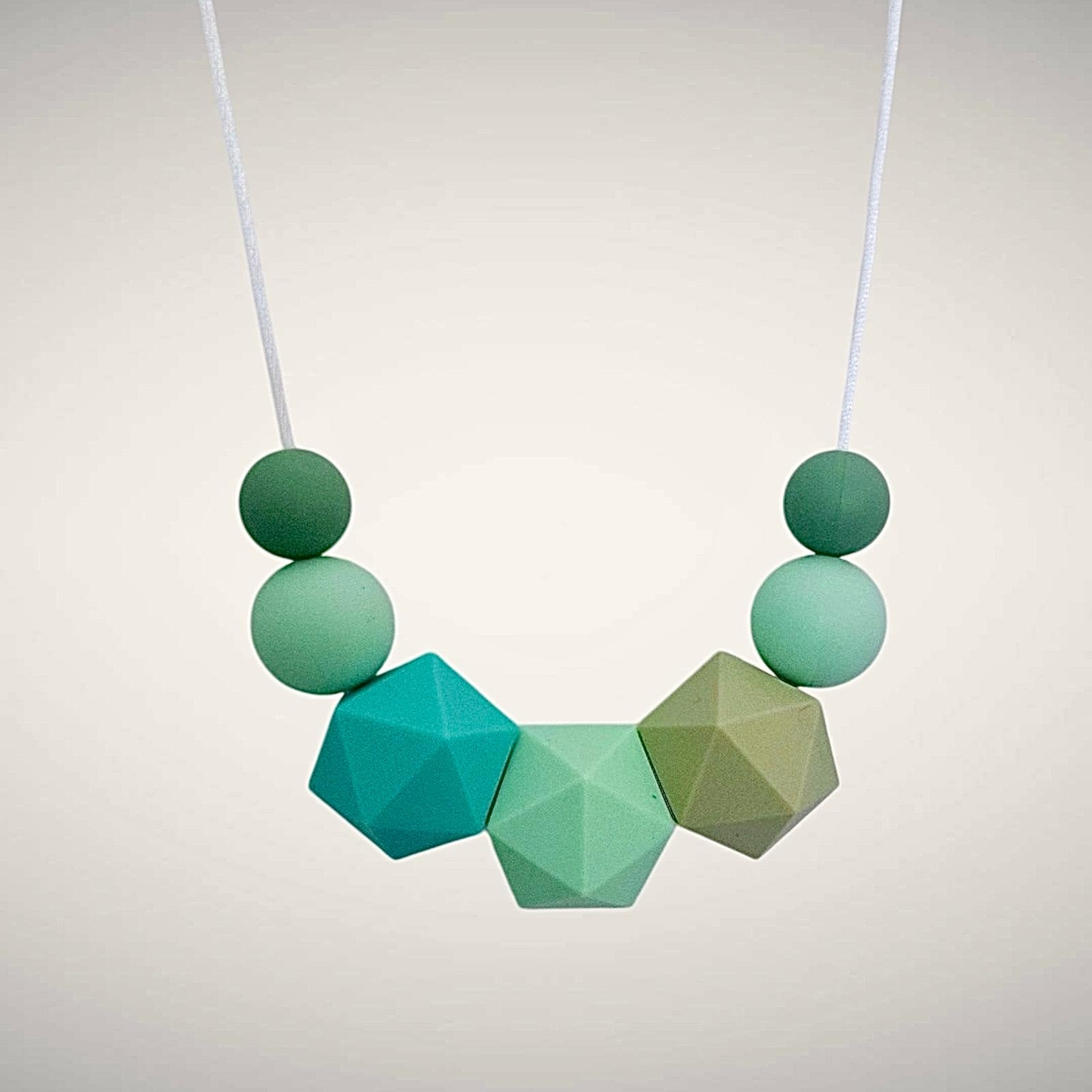 שרשרת הנקה שקד