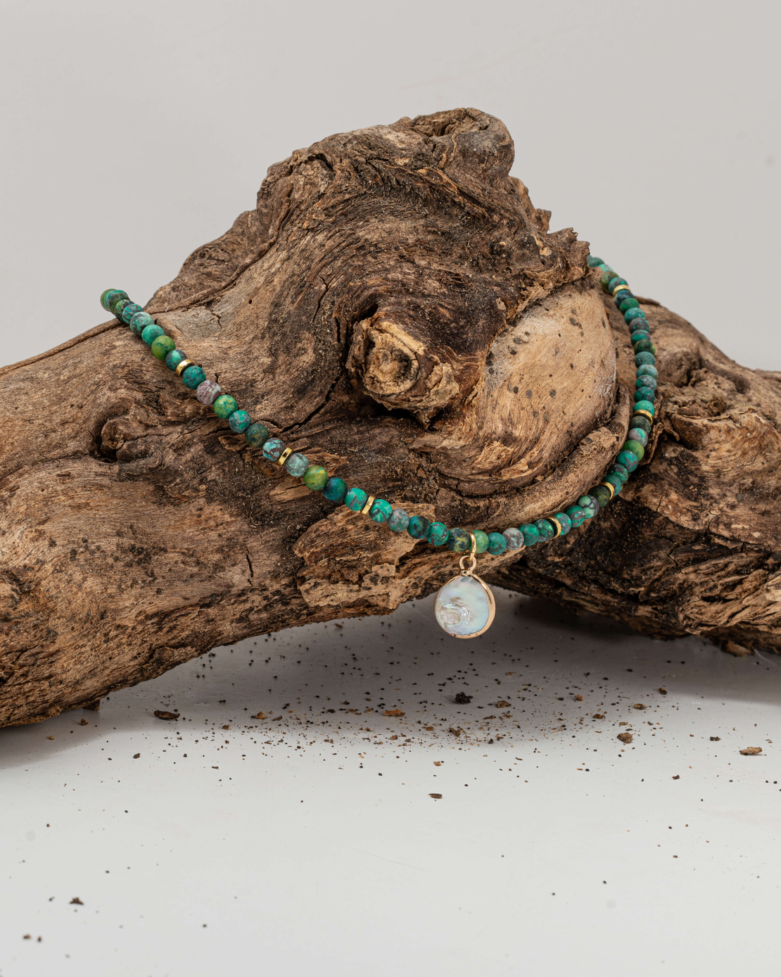 שרשרת אביה- מחרוזי טורקיז אפריקאי והמטייט זהב