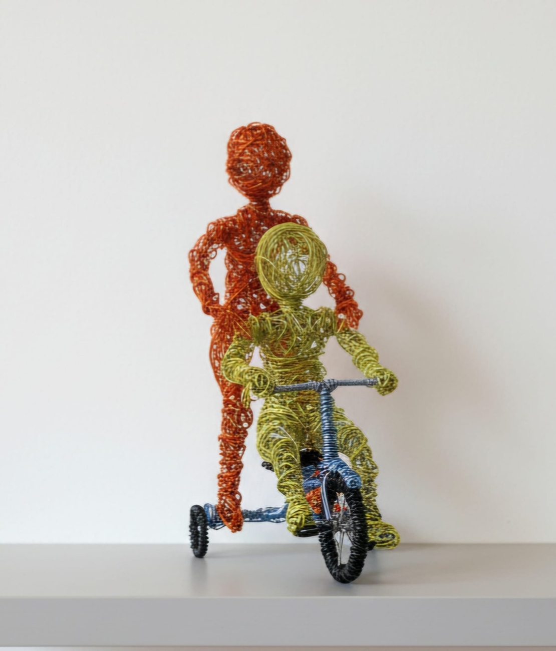 תרכיב אותי -פסל מחוטי מתכת מעורבים בעבודת יד