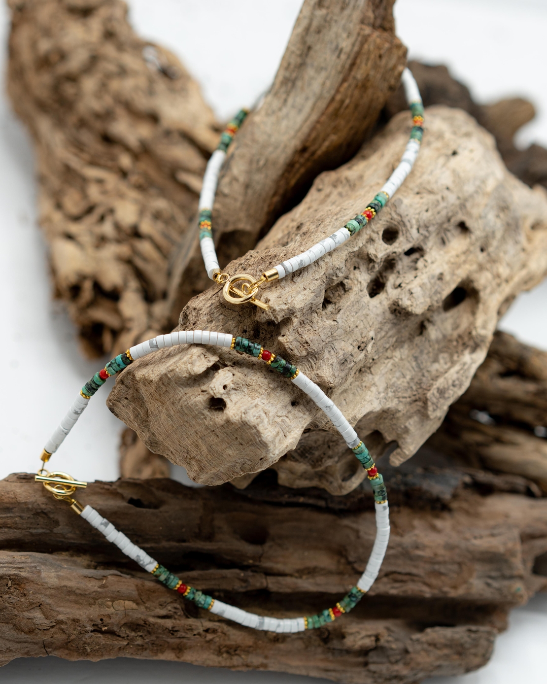 שרשרת סמדר- מחרוזי טורקיז אפריקאי ולבן וקורל אדום