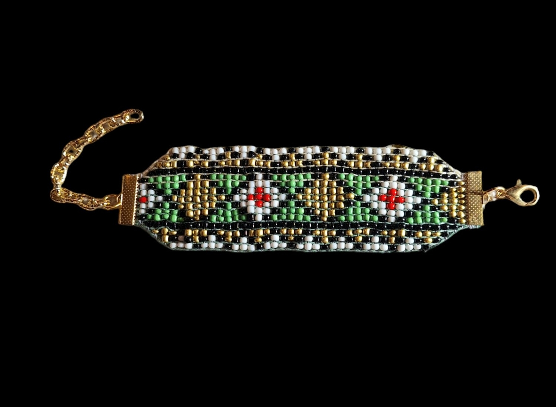 צמיד חרוזיונציה בשיטת אריגה בנול -ירוק עולה