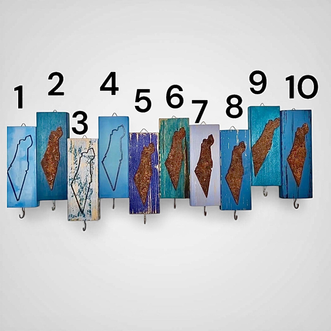 מתלה ארץ ישראל מברזל על קרש צבוע בעבודת יד