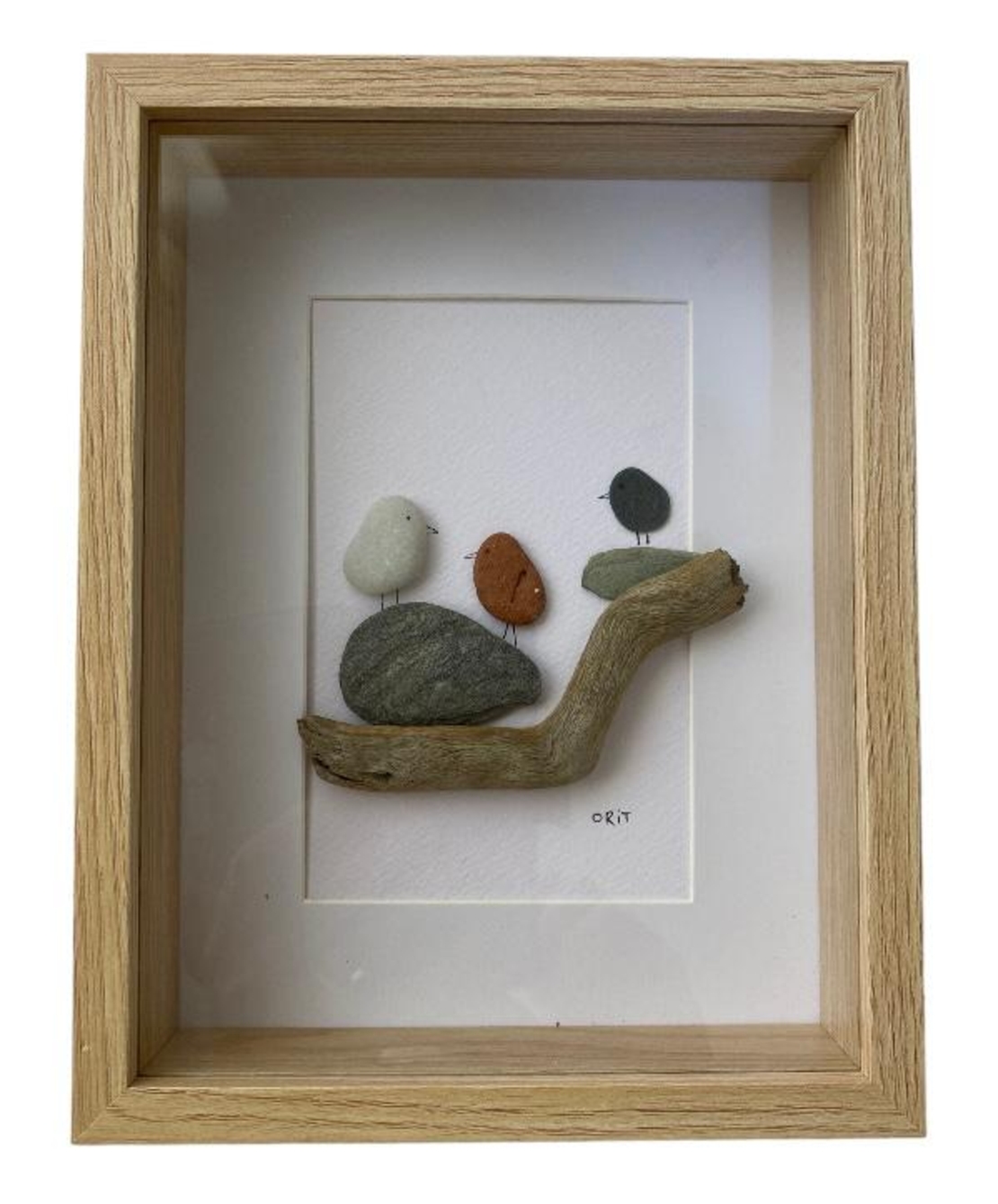 תמונת 3 ציפורים על ענף מענף ואבנים שנאספו בארץ ובעולם