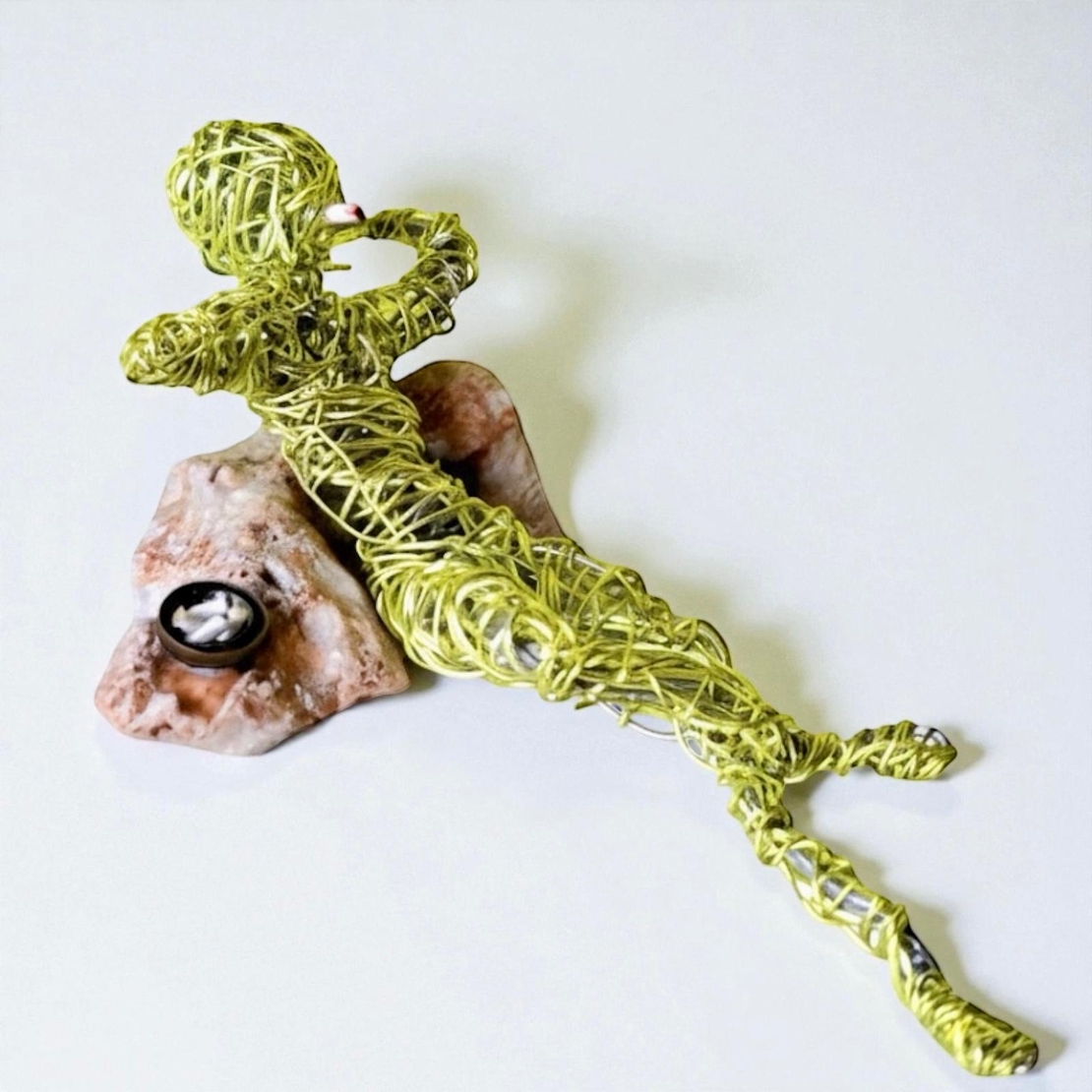 סתלבט- פסל מחוטי מתכת מעורבים בעבודת יד