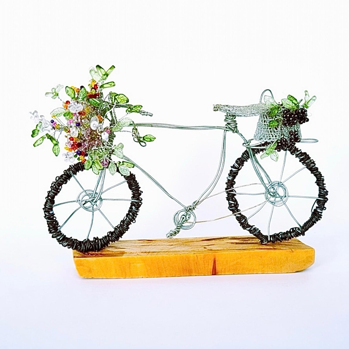אופניים בקיץ-פסל מחוטי מחוטי מתכת בעבודת יד
