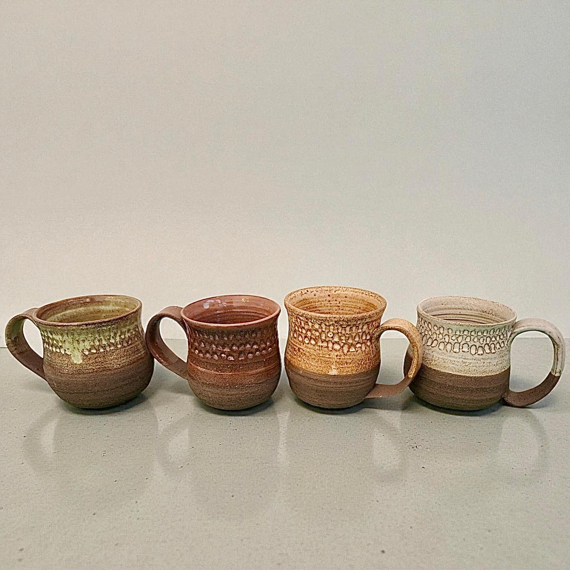 4 ספלי מאג בצבעים בעבודת יד