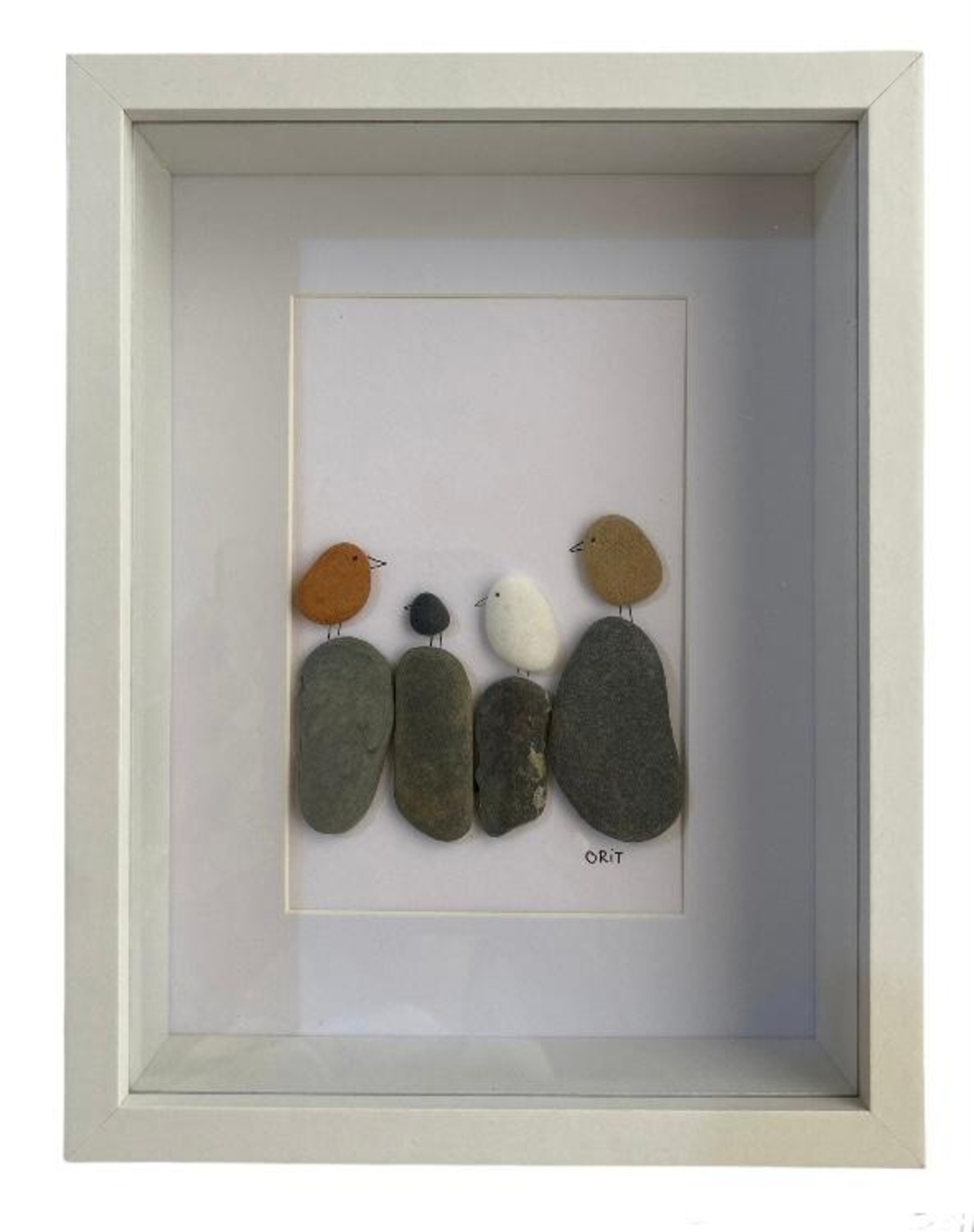 תמונת ציפורים על סלעים מאבנים שנאספו בארץ ובעולם