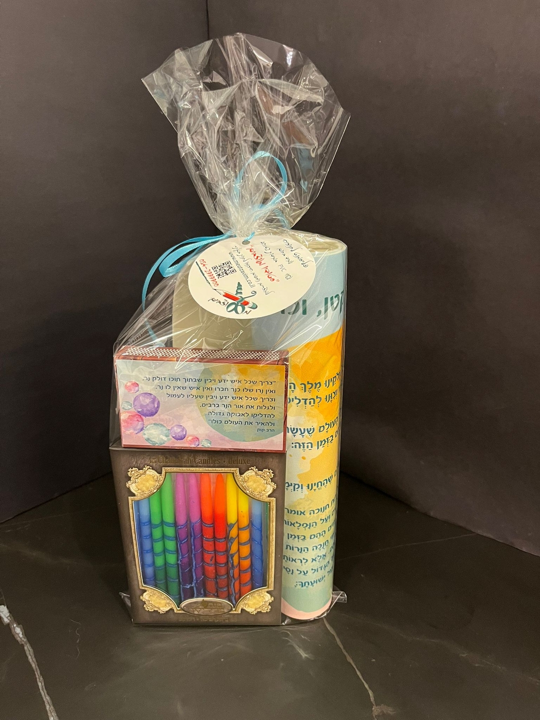 מארז חגיגי לחנוכה- פלייסמנט, נרות מקושטים וגפרורים